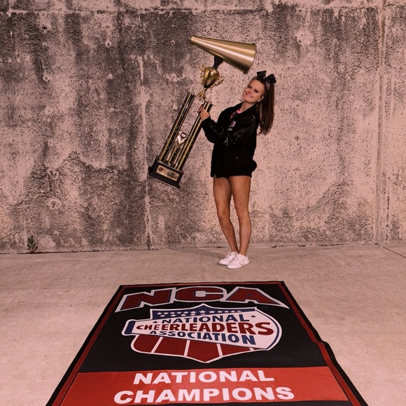 Meet your Posher, Kait - Picture 3 of 4